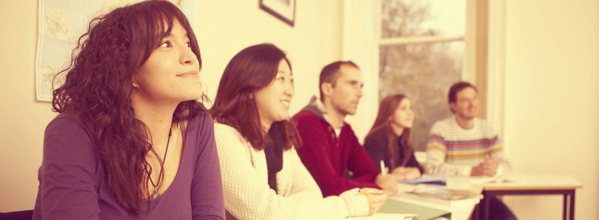 Öğrenciler Dublin, İrlanda'da ULearn English School'da İngilizce öğreniyor